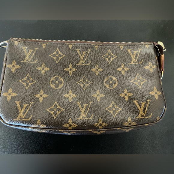 Louis Vuitton Accessories Pouch - Picture 14 of 16